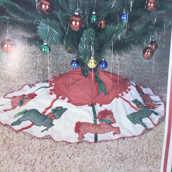 Vintage 1979 Carousel Christmas Tree Skirt Sewing Pattern Uncut Jean Wilkinson - Picture 6 of 13